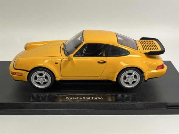 1/18 1989 Porsche 964 Turbo, yellow