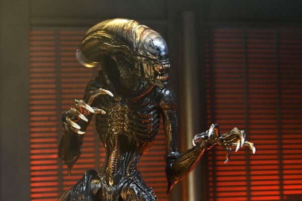 Alien: Romulus Ultimate Action Figure Scorched Xenomorph