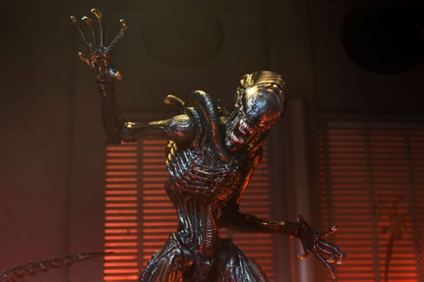 Alien: Romulus Ultimate Action Figure Scorched Xenomorph