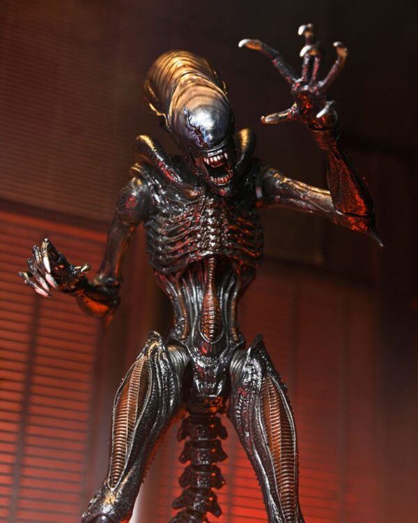 Alien: Romulus Ultimate Action Figure Scorched Xenomorph
