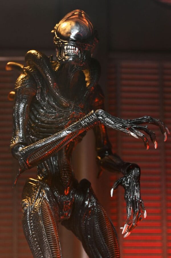 Alien: Romulus Ultimate Action Figure Scorched Xenomorph